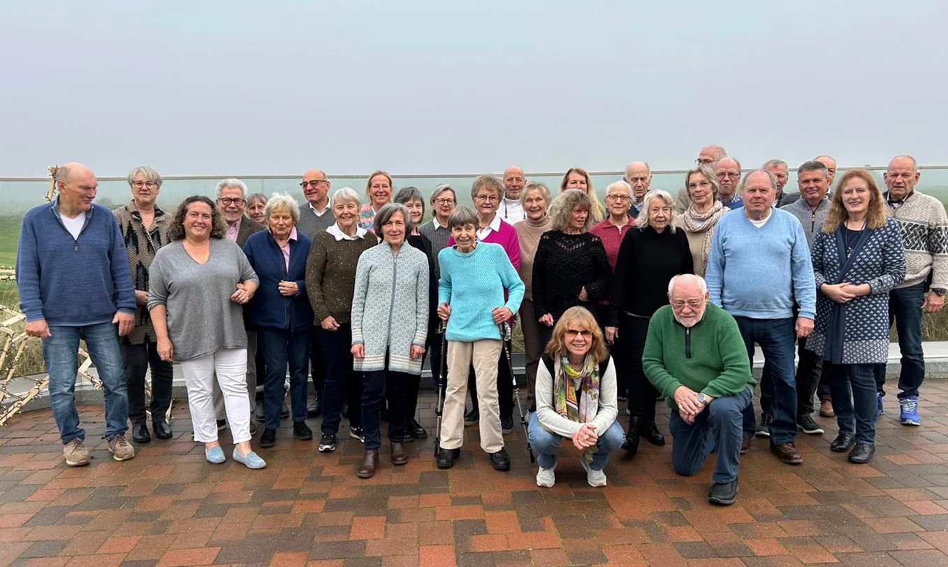 Das Team der Sylter Tafel vor der Nordsee